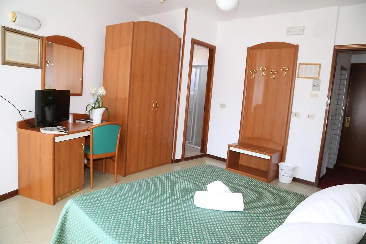 Hotel Berna Eraclea Mare 3*,  Italia